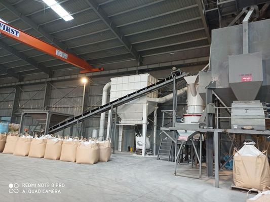 Macchina di produzione di sabbia conveniente per il frantumatore di pietra presso la sede di servizio locale del Vietnam
